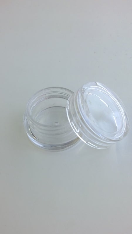 Pienet yksitt&auml;iset sekoituspurkit